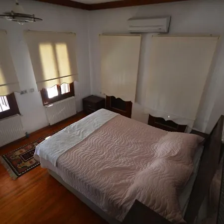 Case de vacanță Merkezde 4+1 Mustakil
